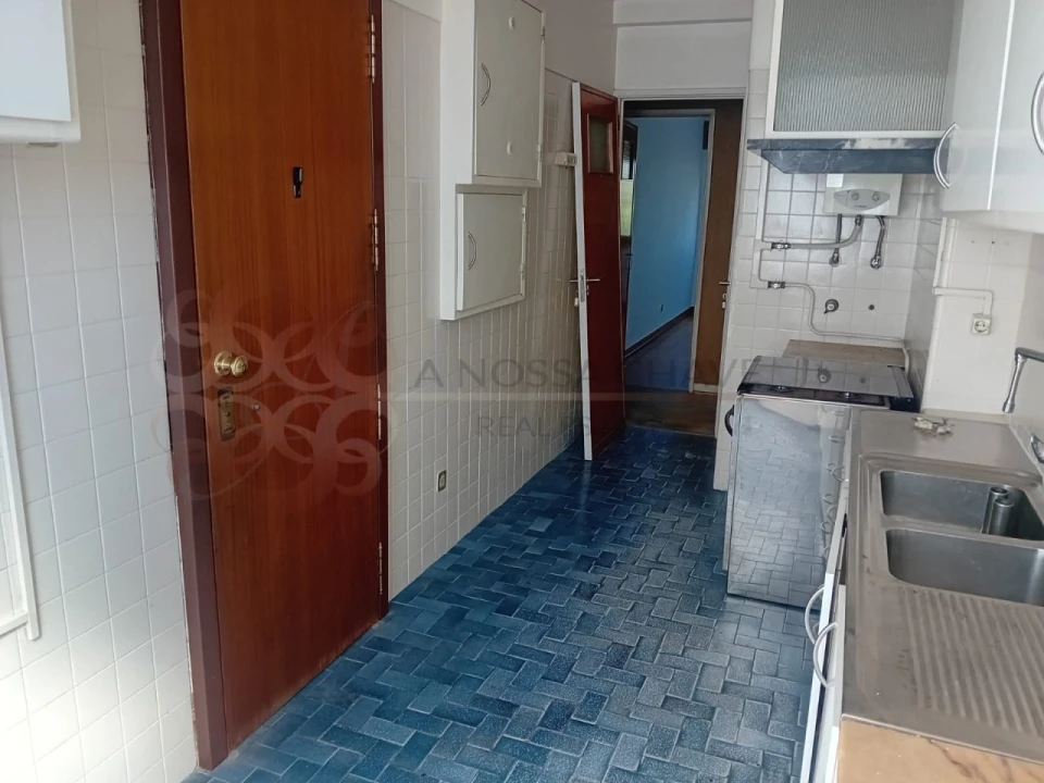 Apartamento T4 para Venda em Alvalade Foto 3