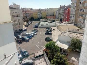 Apartamento T4 para Venda em Alvalade