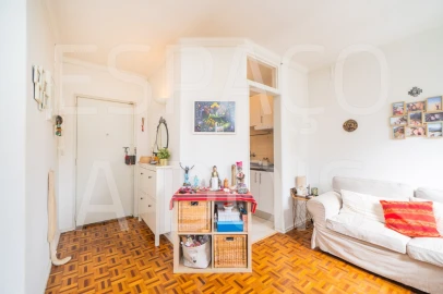 Apartamento T1 para Arrendamento em Carcavelos e Parede