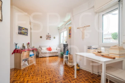 Apartamento T1 para Arrendamento em Carcavelos e Parede