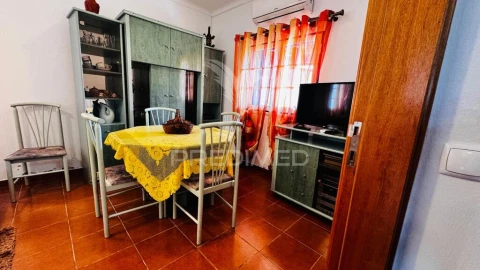 Moradia T2 para Venda em Longueira/Almograve