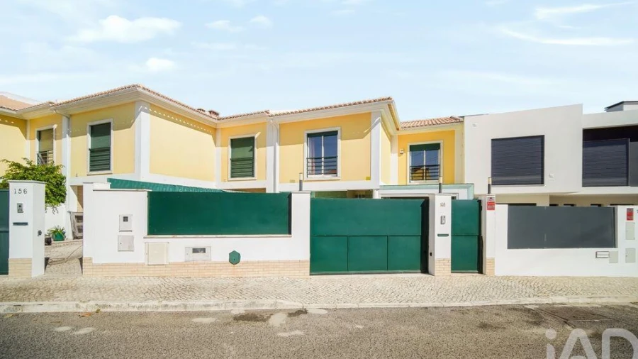 Moradia T4 para Venda em São Domingos de Rana