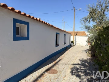 Moradia para Venda em São João dos Caldeireiros