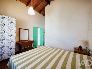 Moradia para Venda em São João dos Caldeireiros