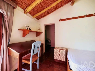 Moradia para Venda em São João dos Caldeireiros