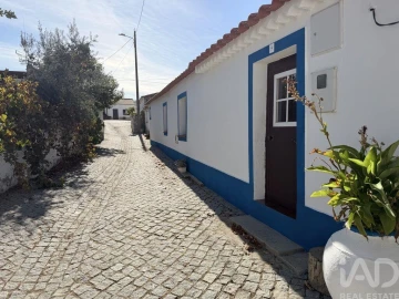 Moradia para Venda em São João dos Caldeireiros