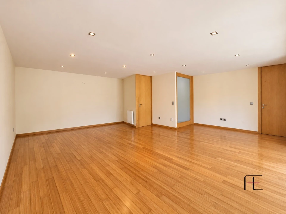 Apartamento T2 para Venda em Silvalde Foto 4