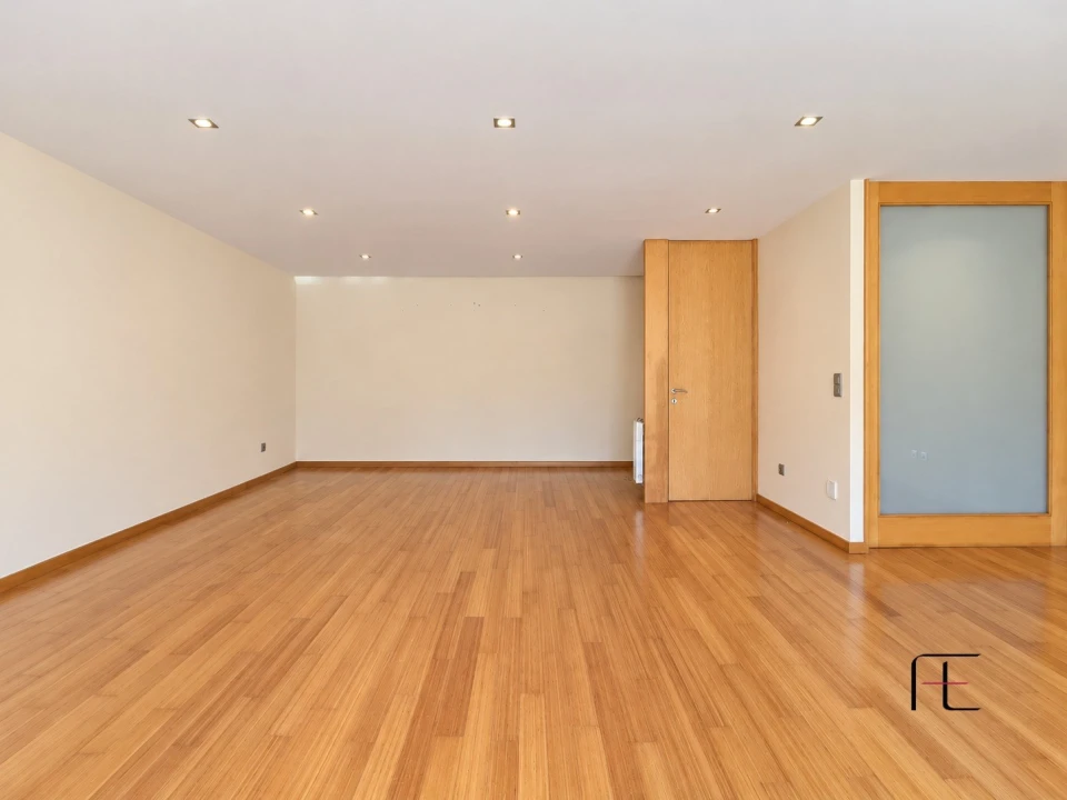 Apartamento T2 para Venda em Silvalde Foto 3