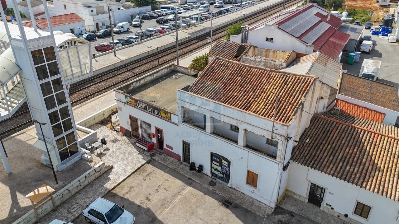 Moradia T7 para Venda em Ferreiras Foto 1