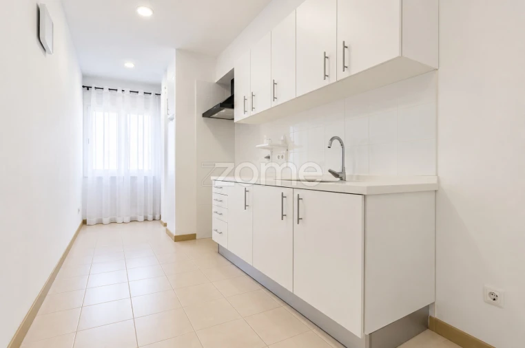 Apartamento T3 para Venda em Arrifes Foto 3