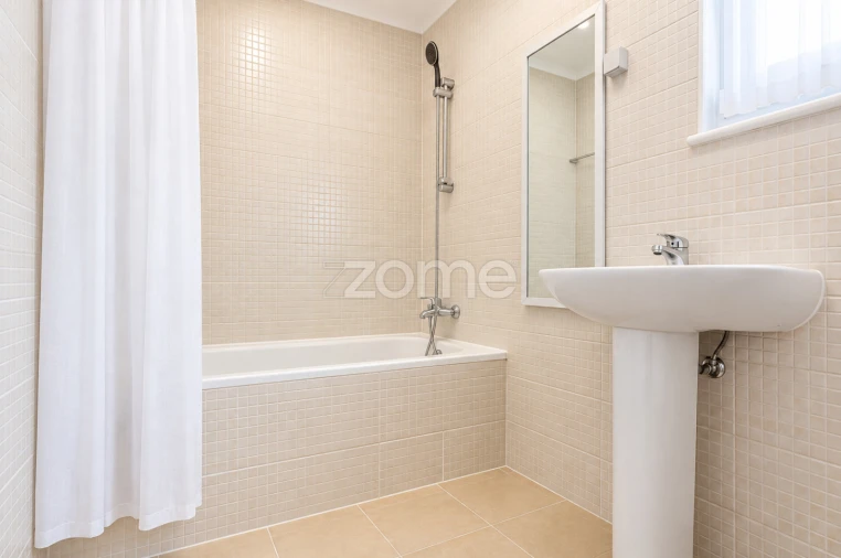 Apartamento T3 para Venda em Arrifes Foto 12