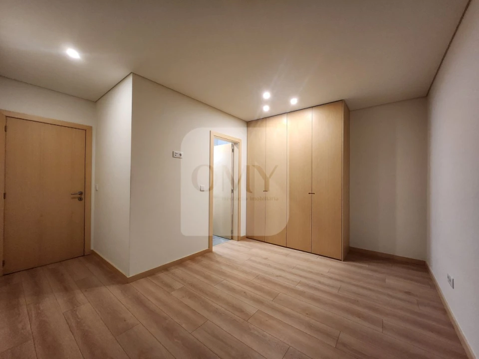 Apartamento T2 para Arrendamento em Nossa Senhora da Conceição, São Pedro e São Dinis Foto 6