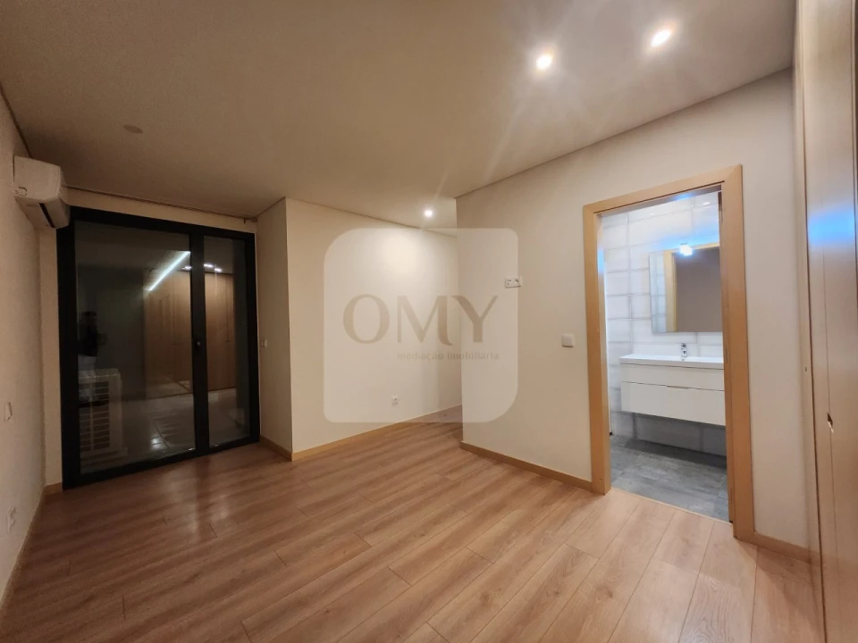 Apartamento T2 para Arrendamento em Nossa Senhora da Conceição, São Pedro e São Dinis Foto 9