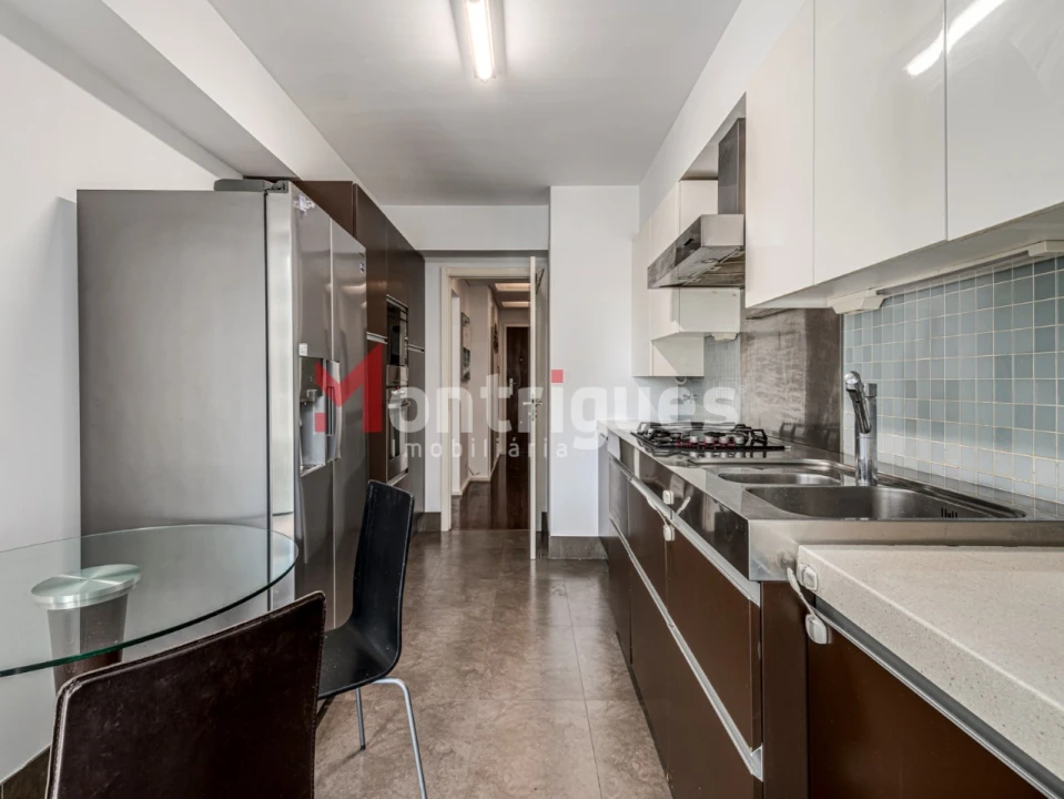 Apartamento T2 para Venda em Alvalade Foto 5