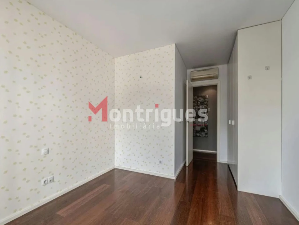Apartamento T2 para Venda em Alvalade Foto 12