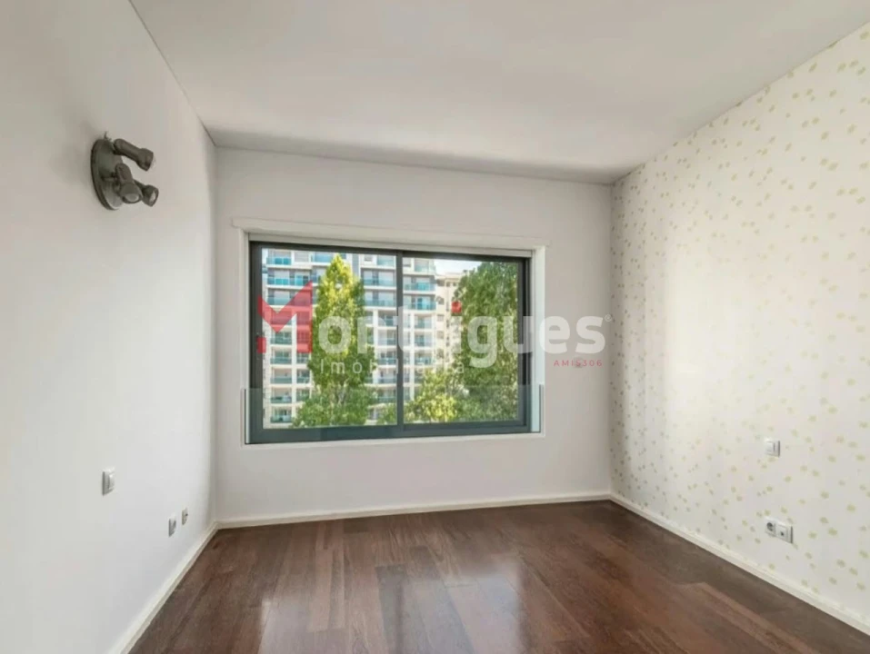 Apartamento T2 para Venda em Alvalade Foto 13