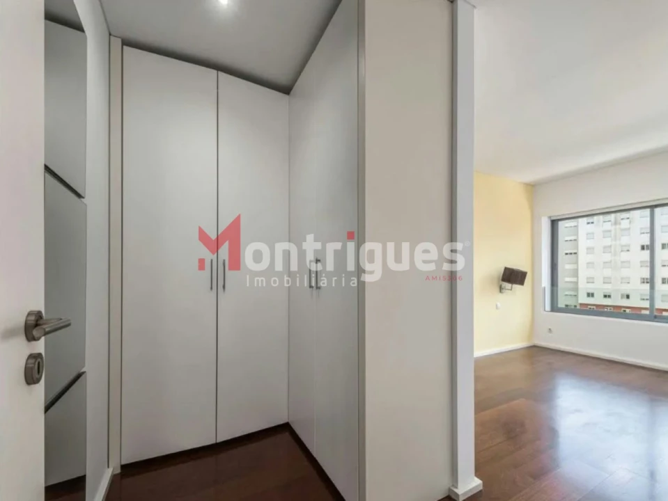 Apartamento T2 para Venda em Alvalade Foto 15