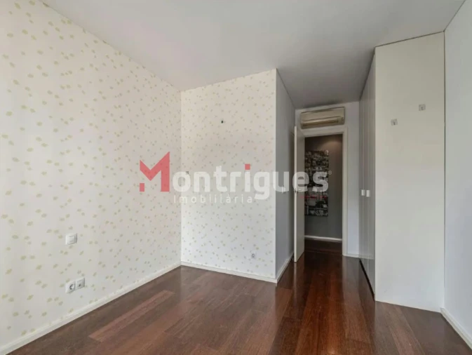 Apartamento T2 para Venda em Alvalade Foto 12