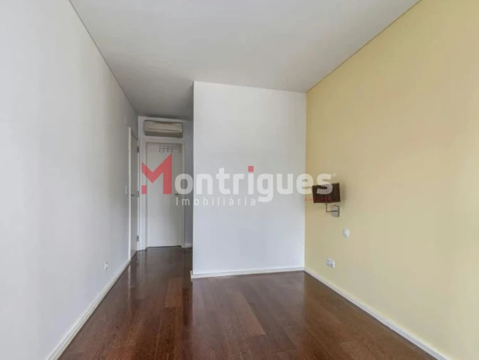 Apartamento T2 para Venda em Alvalade Foto 16