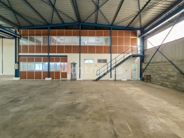 Armazém para Arrendamento em Alverca do Ribatejo e Sobralinho