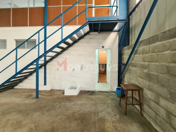 Armazém para Arrendamento em Alverca do Ribatejo e Sobralinho