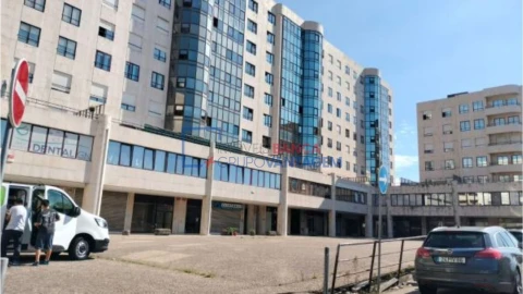 Loja para Venda em Mafamude e Vilar do Paraíso