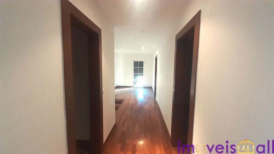 Moradia T4 para Venda em Alcabideche Foto 23