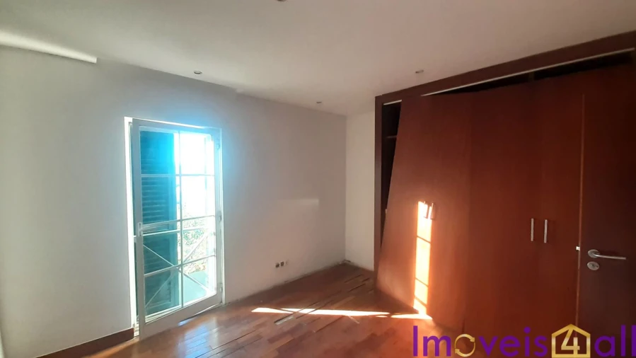 Moradia T4 para Venda em Alcabideche Foto 17