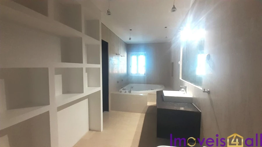 Moradia T4 para Venda em Alcabideche Foto 20