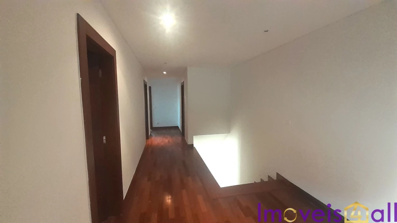 Moradia T4 para Venda em Alcabideche Foto 19