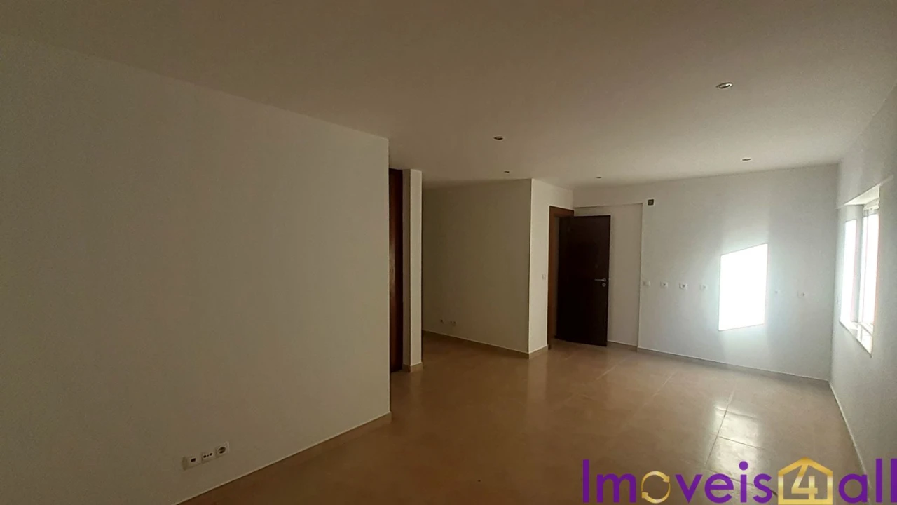 Moradia T4 para Venda em Alcabideche Foto 11