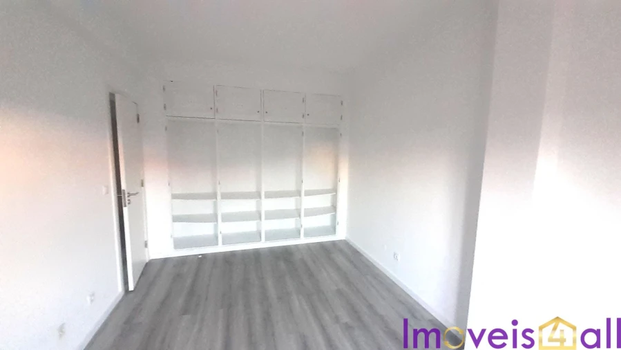 Apartamento T3 para Venda em Quinta do Conde Foto 13