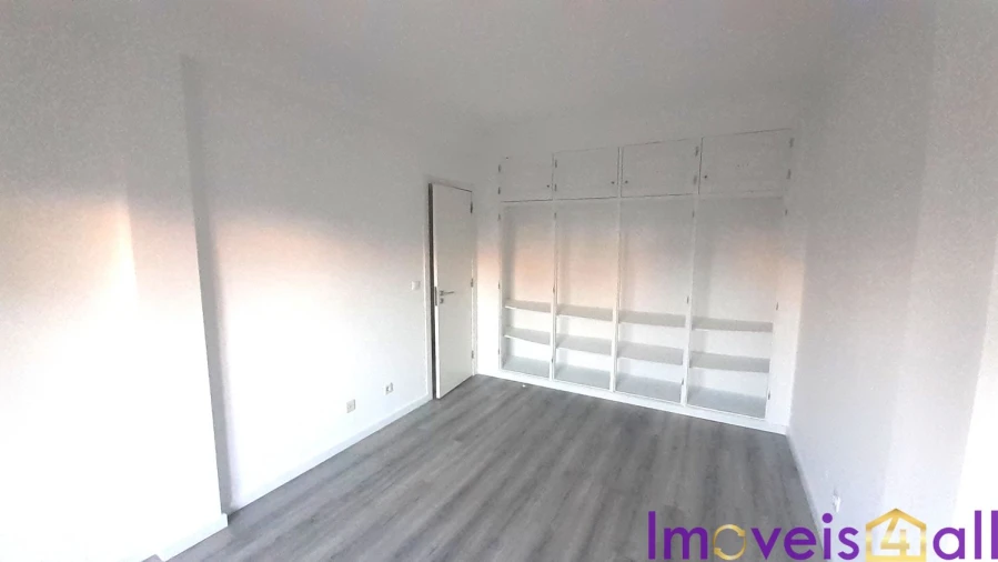 Apartamento T3 para Venda em Quinta do Conde Foto 12