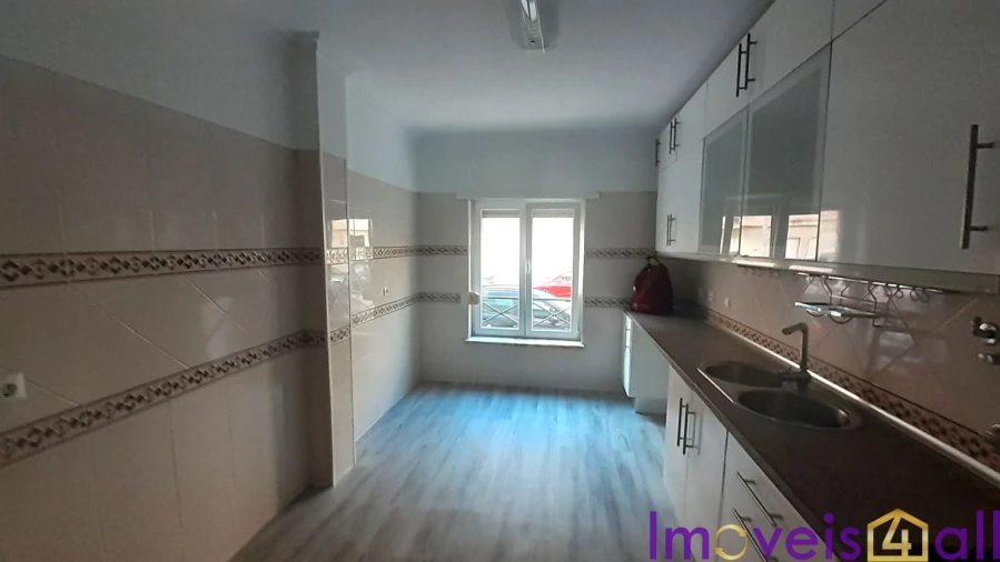 Apartamento T3 para Venda em Quinta do Conde Foto 3