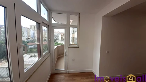 Apartamento T3 para Venda em São Domingos de Benfica