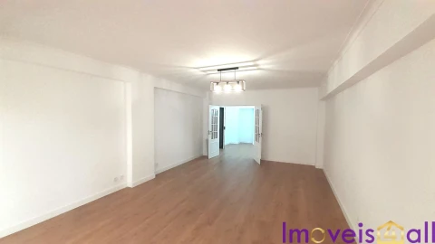 Apartamento T3 para Venda em São Domingos de Benfica