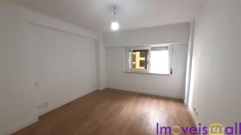 Apartamento T3 para Venda em São Domingos de Benfica