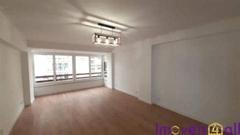 Apartamento T3 para Venda em São Domingos de Benfica