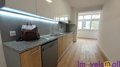 Apartamento T3 para Venda em São Domingos de Benfica