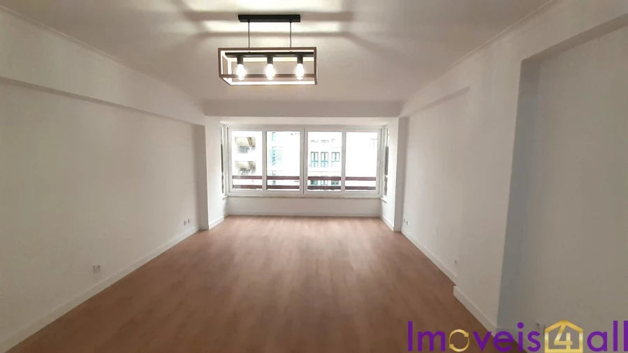 Apartamento T3 para Venda em São Domingos de Benfica Foto 9