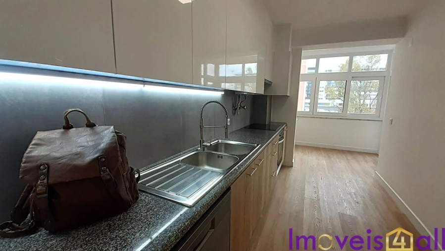 Apartamento T3 para Venda em São Domingos de Benfica Foto 3