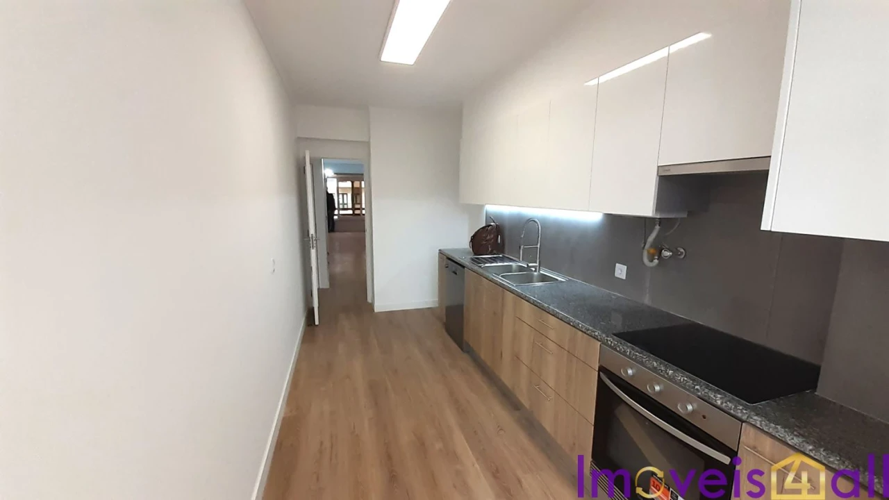 Apartamento T3 para Venda em São Domingos de Benfica Foto 4
