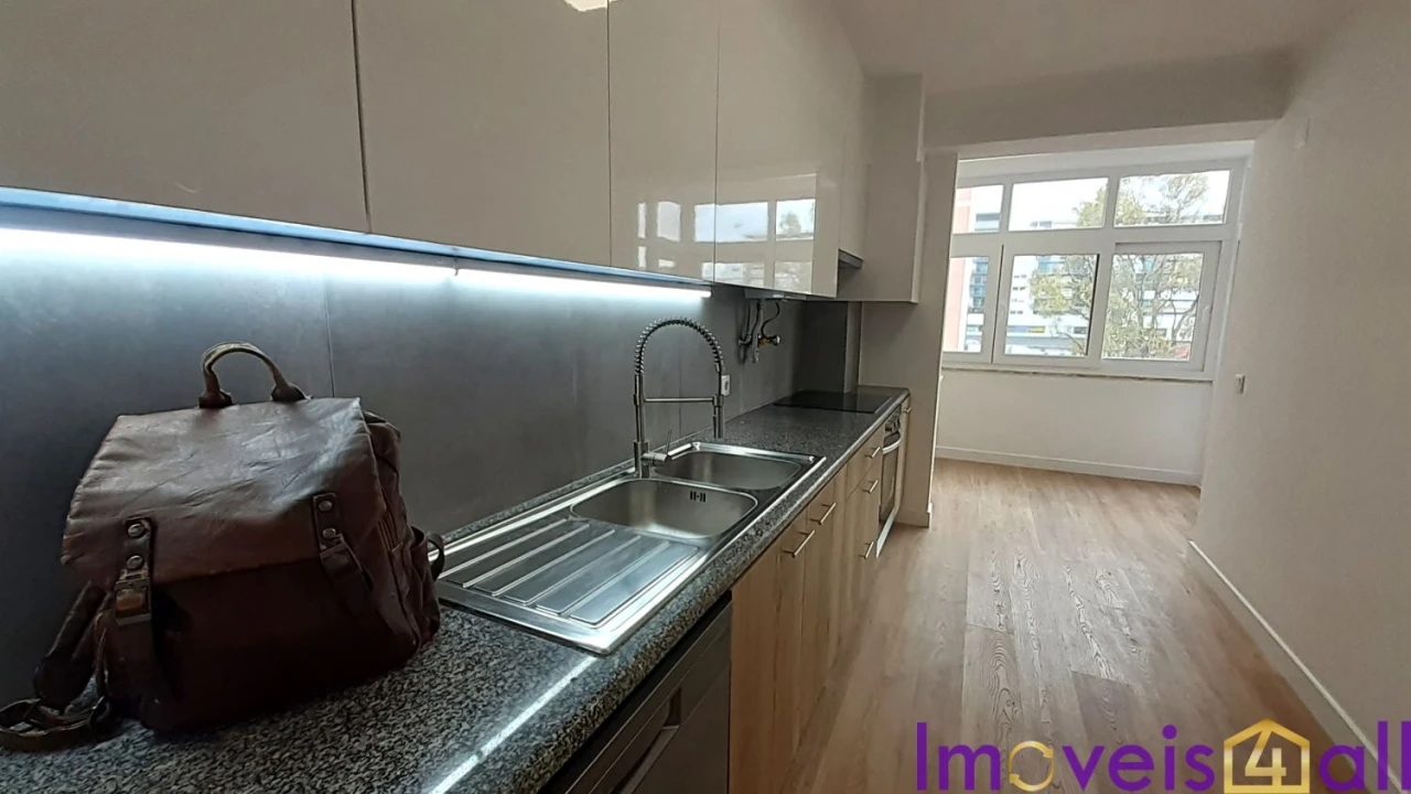 Apartamento T3 para Venda em São Domingos de Benfica Foto 3