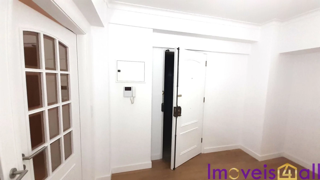 Apartamento T3 para Venda em São Domingos de Benfica Foto 21