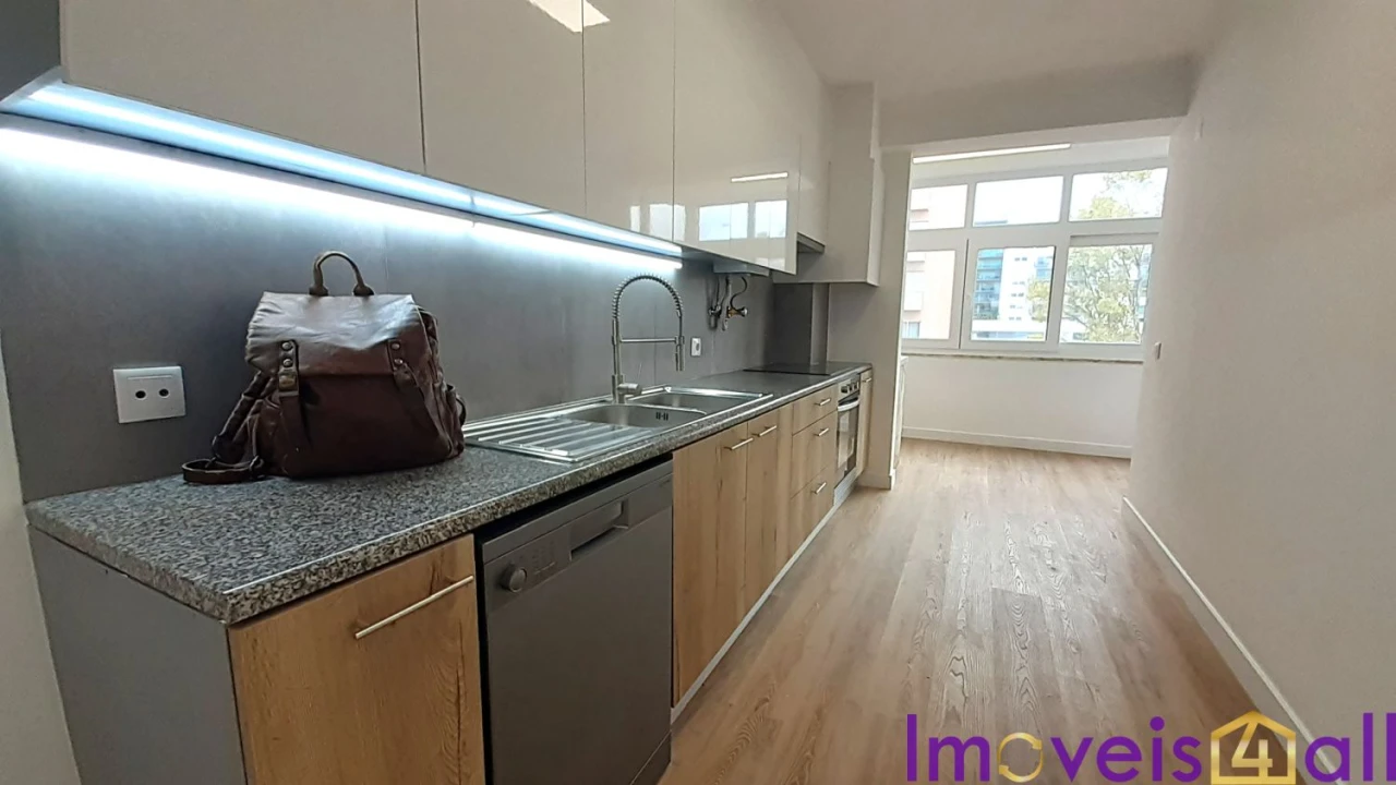 Apartamento T3 para Venda em São Domingos de Benfica Foto 2