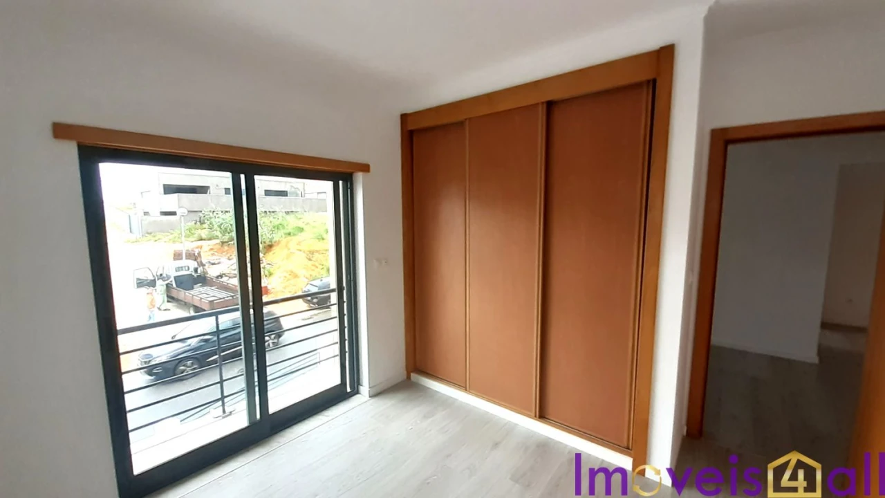 Moradia T5 para Venda em Laranjeiro e Feijó Foto 37