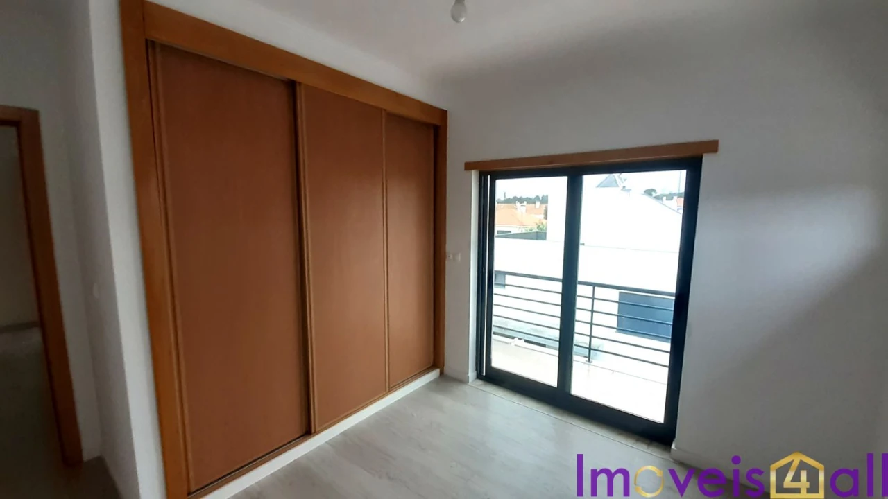 Moradia T5 para Venda em Laranjeiro e Feijó Foto 36