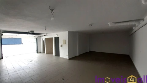 Moradia T5 para Venda em Laranjeiro e Feijó