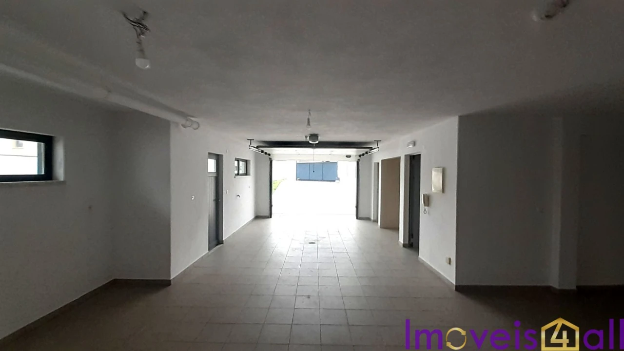 Moradia T5 para Venda em Laranjeiro e Feijó Foto 9