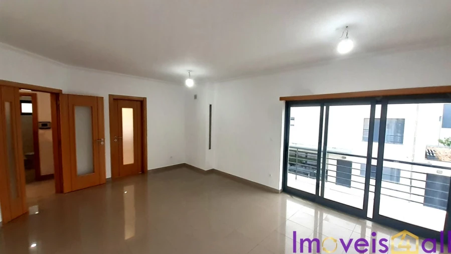 Moradia T5 para Venda em Laranjeiro e Feijó Foto 19